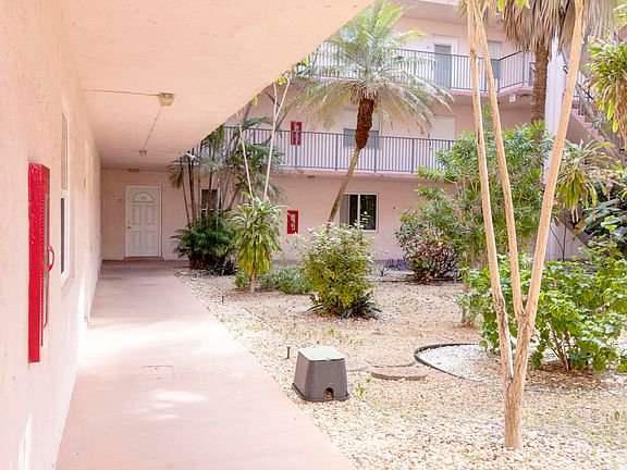 3rd image of 2851 Somerset Drive #116