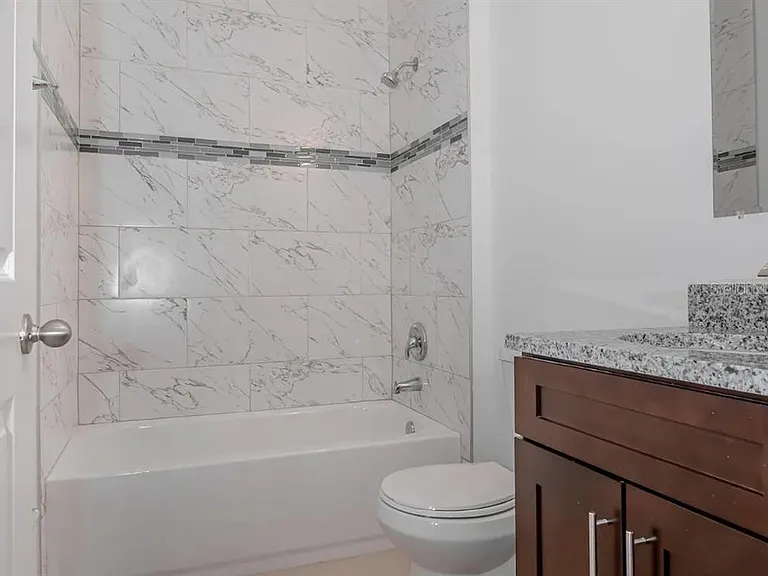 4033 SW 139th Street Rd — Photo 3