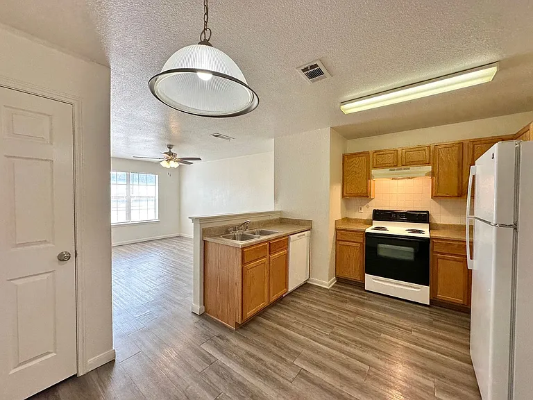 3401 Turner Ave — Photo 10