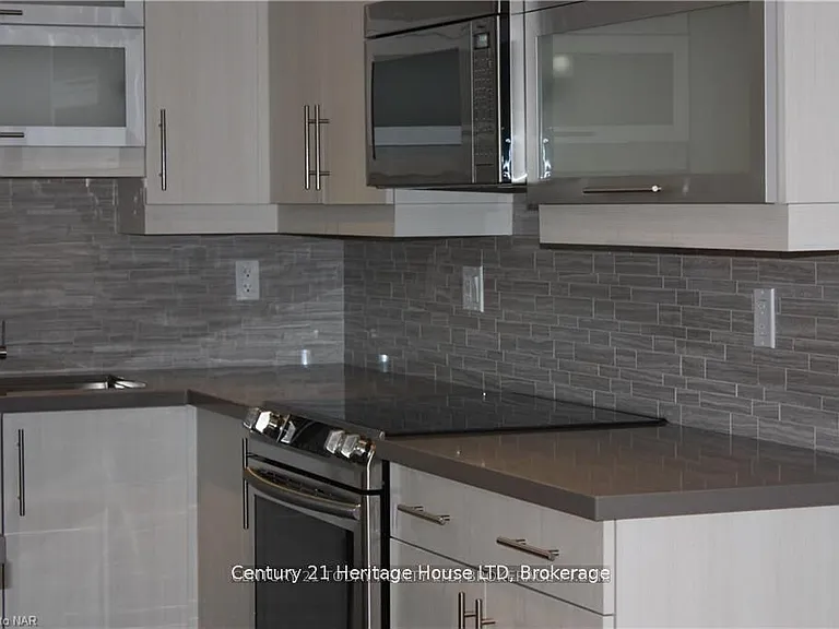238 Bertie St #1 — Photo 2