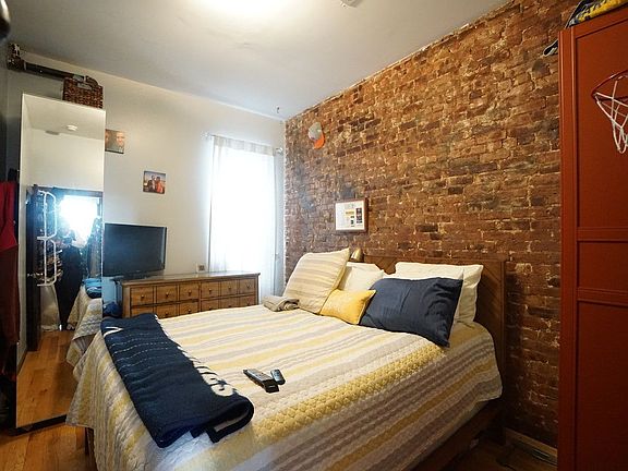 4th image of 823 Saint Johns Pl