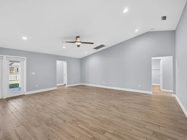 2501 SE Mariposa Ave — Photo 8