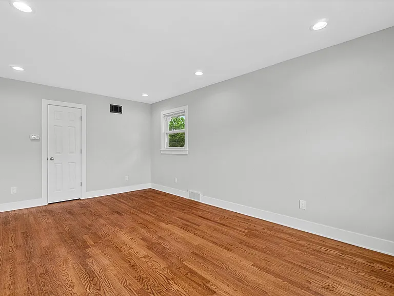 7029 W Hampton Ave — Photo 8