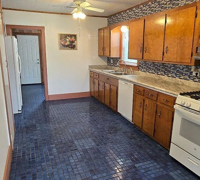 417 E Jack St — Photo 5