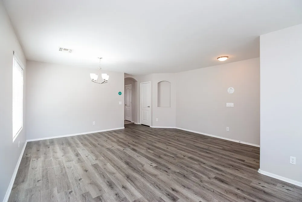 3 bed, 2.0 bath, 1526 sqft, $2,025 — Photo 4