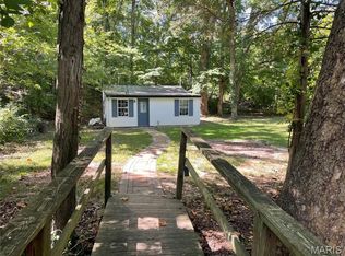 2301 S Lakeshore Dr, Pacific, MO 63069