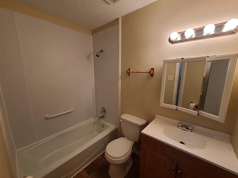 612 Platinum St — Photo 5