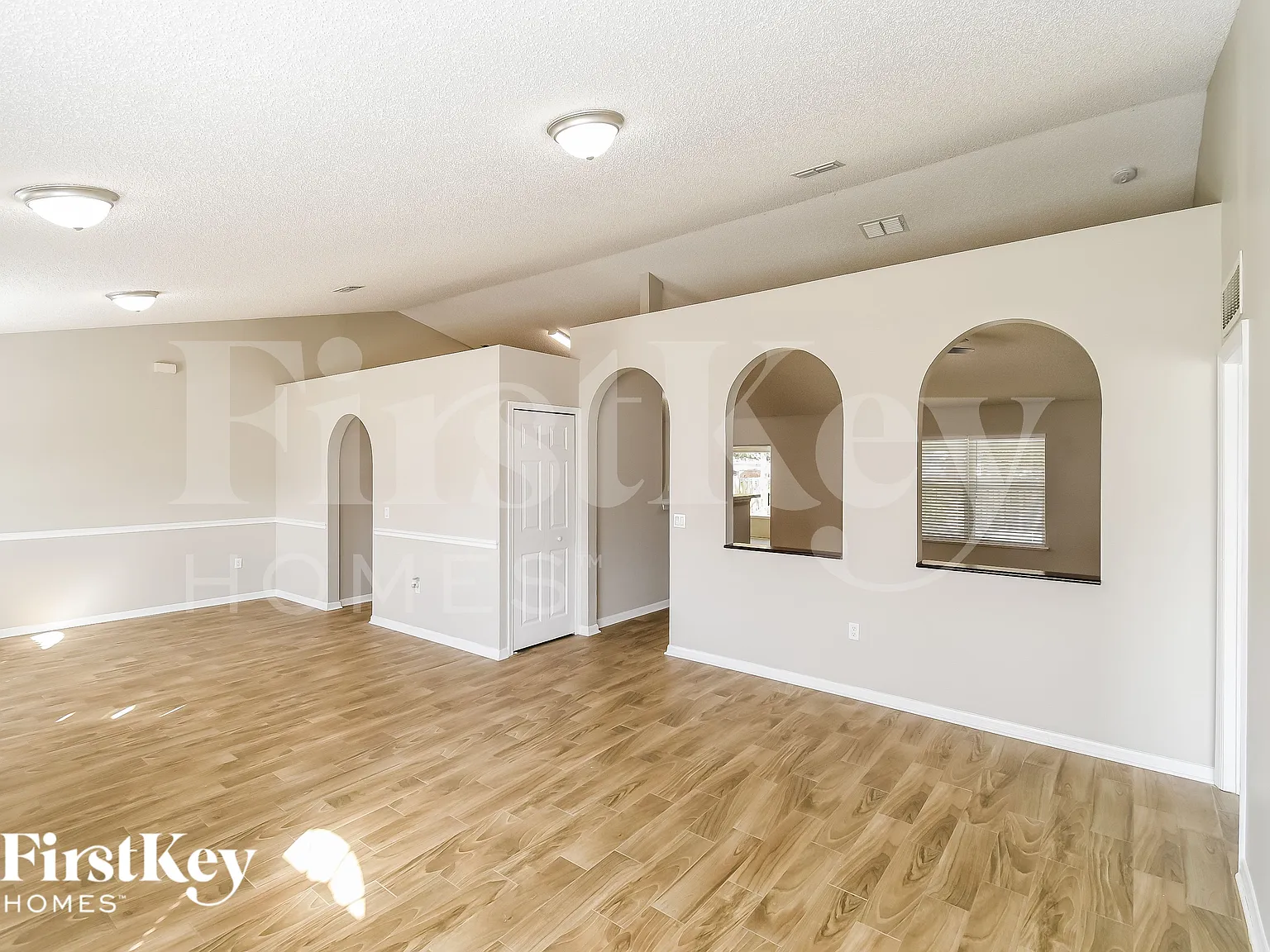 3 bed, 2.0 bath, 2047 sqft, $2,565 — Photo 4