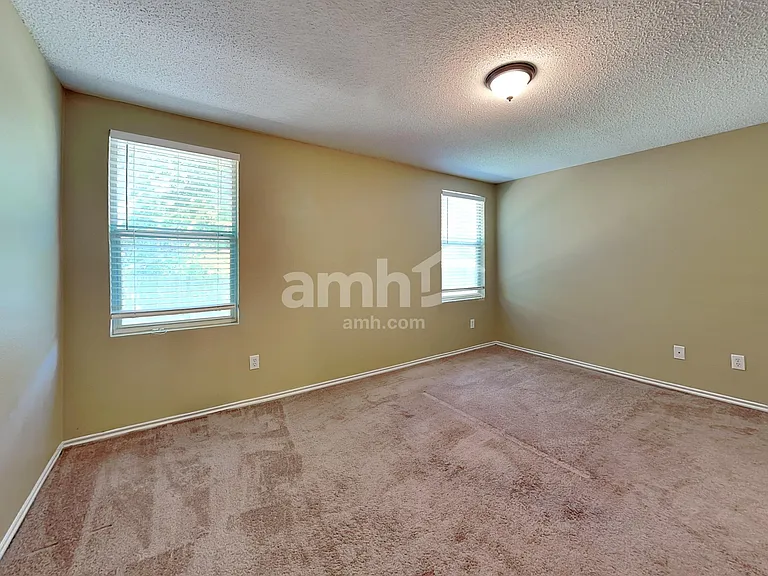 1100 Willow Tree Dr — Photo 8
