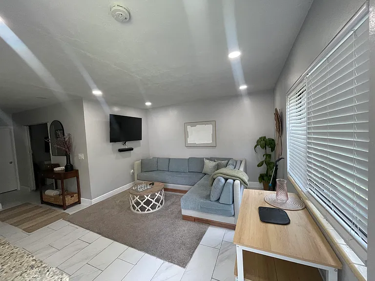 430 NE 1st Ave #A — Photo 2