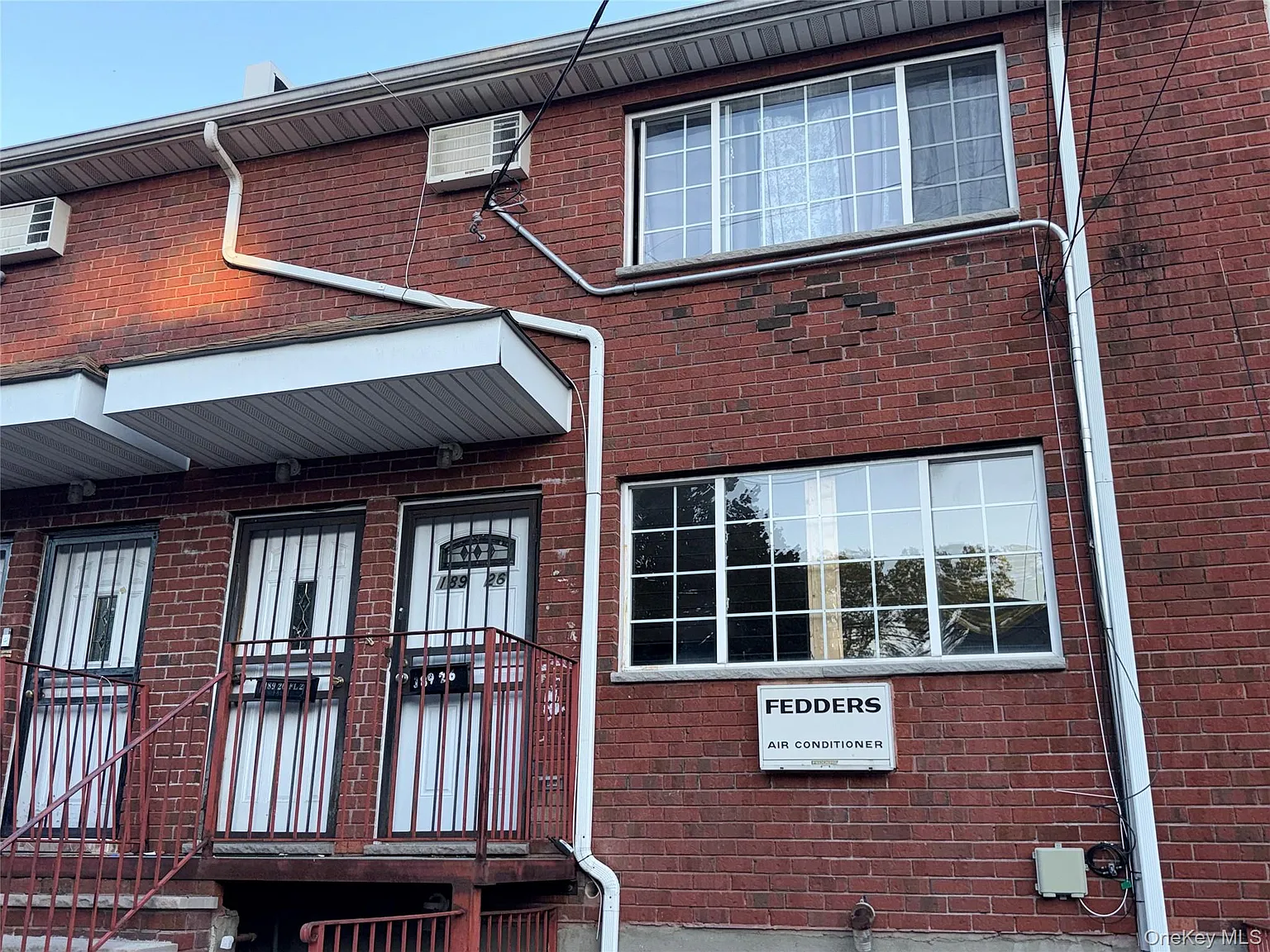 3 bed, 1.5 bath, 1850 sqft, $3,753 — Photo 1