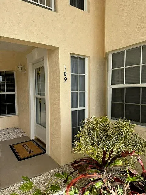 2 bed, 2.0 bath, 1200 sqft, $2,000 — Photo 4