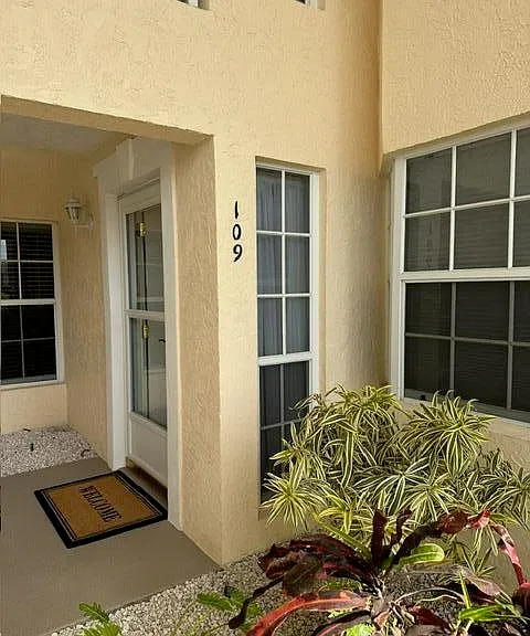 740 Lake Orchid Cir #109 — Photo 4