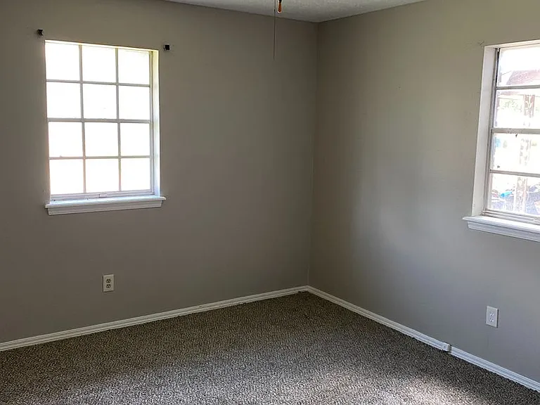 637 Royal Ave — Photo 9