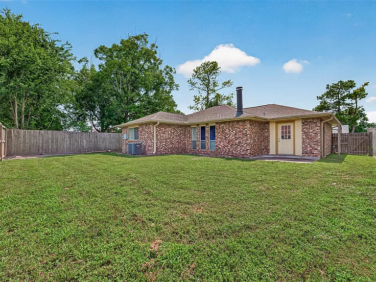 7407 Cortes Dr — Photo 34