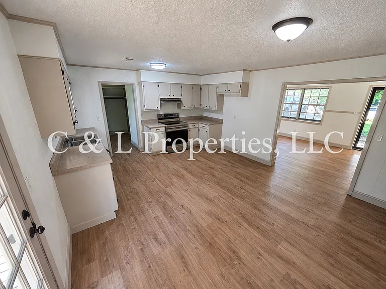 203 Roberts Ave — Photo 6