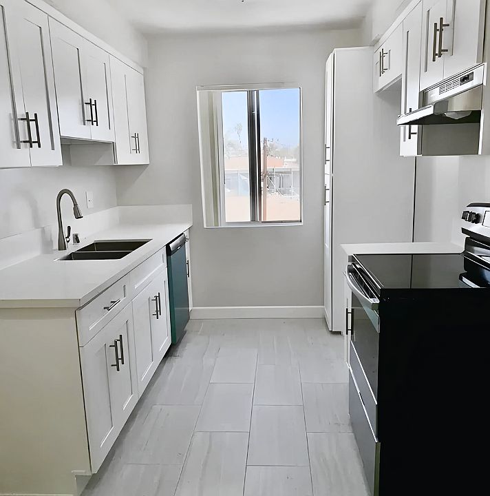 1st image of 1035 Myrtle Ave APT 17