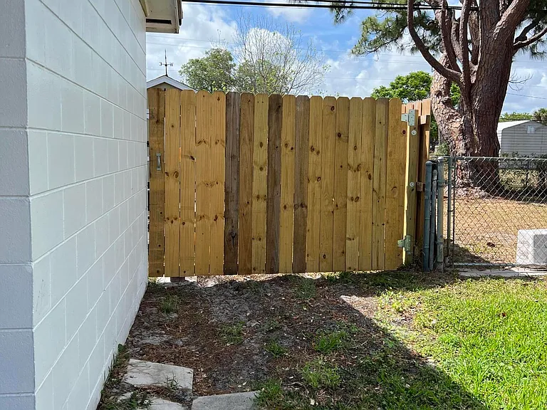 987 Kings Post Rd — Photo 22