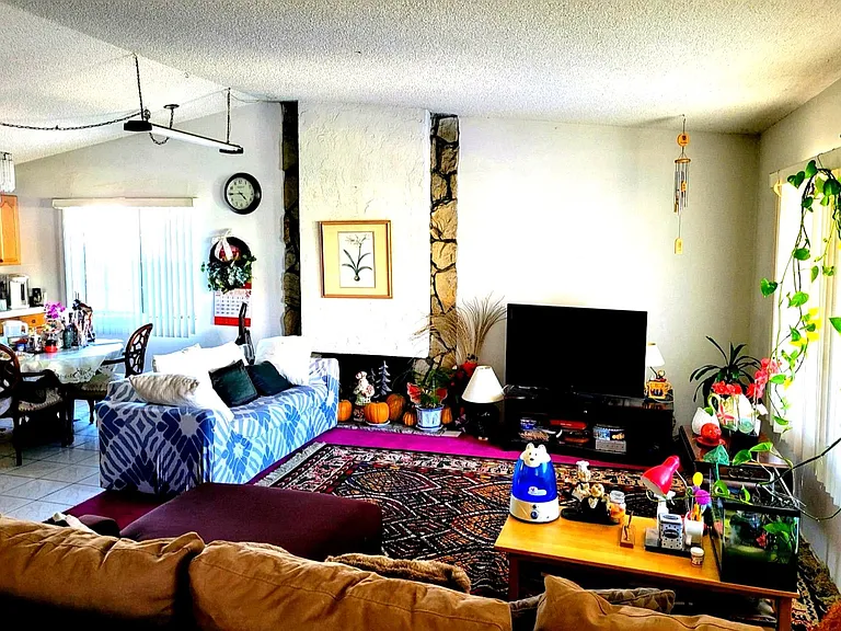 Oakburn Dr — Photo 1