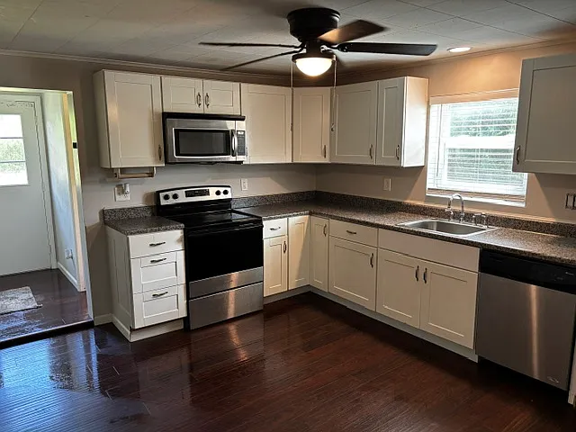 573 Steel Ave — Photo 3