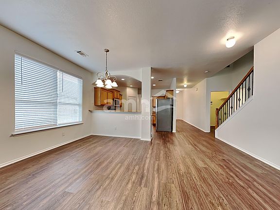 4th image of 1204 Cottonwood Dr