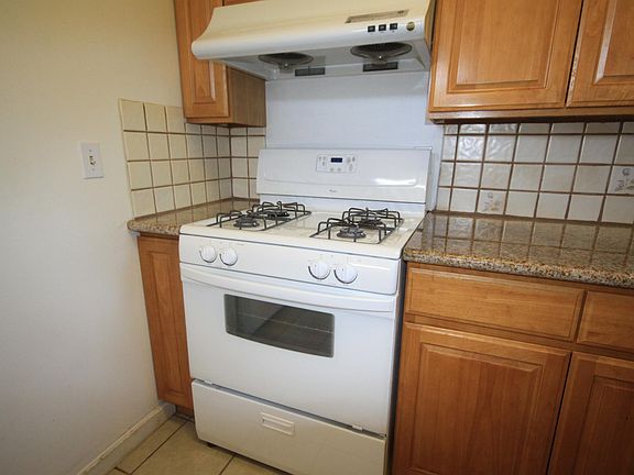 5th image of 821 Lakeknoll Dr