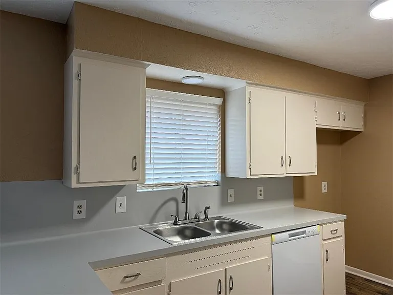 205 Santa Monica St — Photo 7