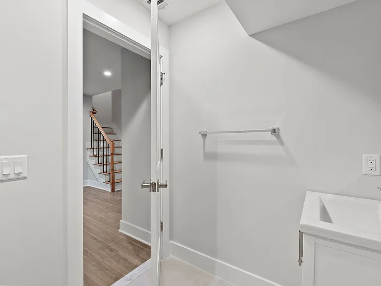 105 Brandon Ct — Photo 61