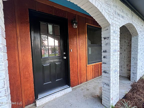3rd image of 2337 W Park Dr