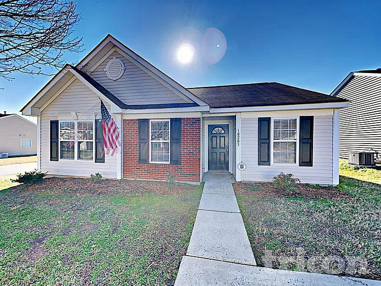 10203 Green Hedge Ave — Photo 1
