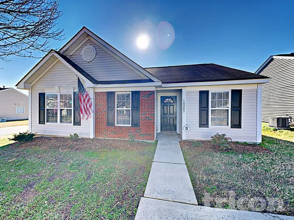 10203 Green Hedge Ave, Charlotte, NC 28269