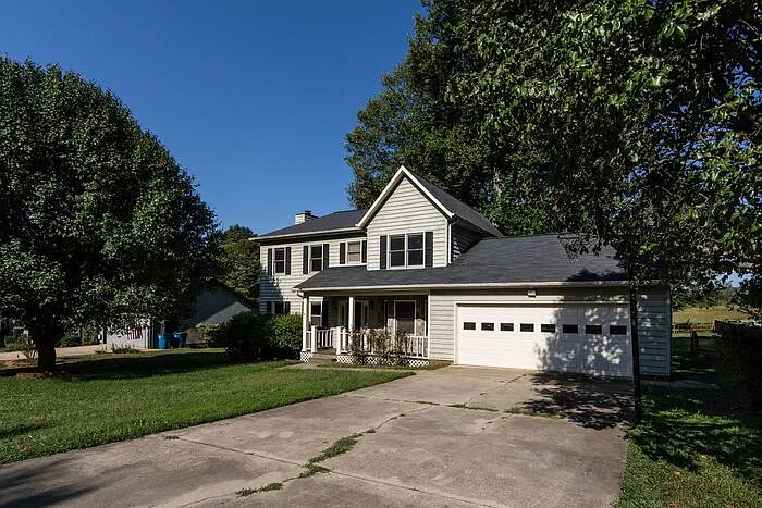 3 bed, 2.5 bath, 1824 sqft, $1,845 — Photo 3