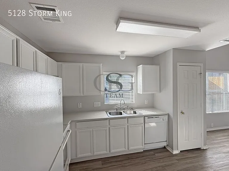 5128 Storm King — Photo 14