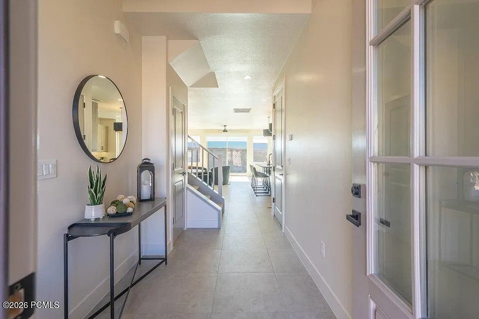 3 bed, 2.5 bath, 1999 sqft, $2,899 — Photo 3