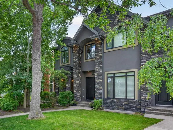 2219 N 2nd Ave NW, Calgary, AB T2N 0H1
