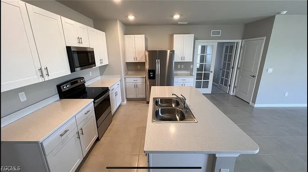 3 bed, 2.0 bath, 1616 sqft, $2,095 — Photo 2