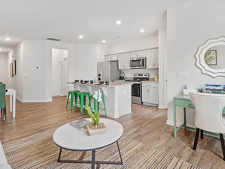 Living area (facing kitchen)