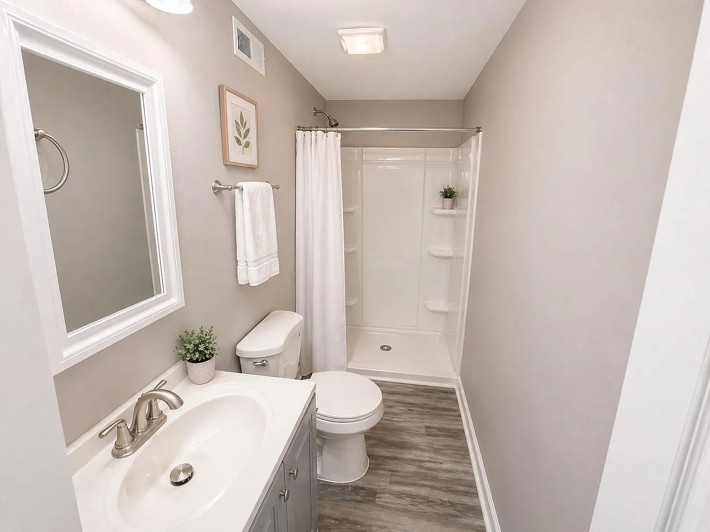 4 bed, 4.0 bath, 2200 sqft, $1,001 — Photo 2
