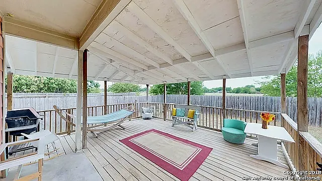 307 Spring Mdw — Photo 4