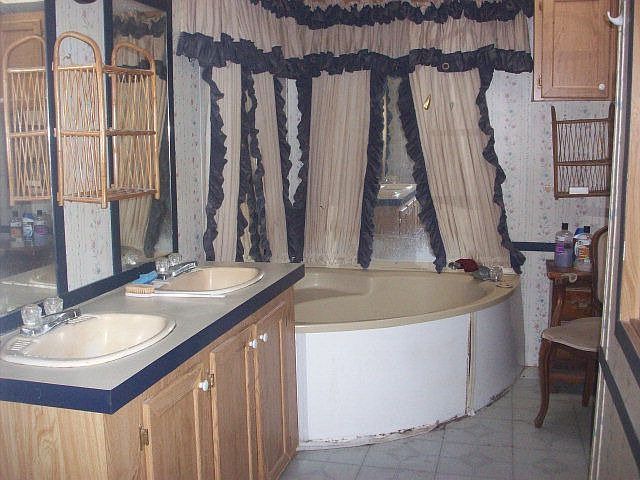 2nd image of 1068 Hazelnut St