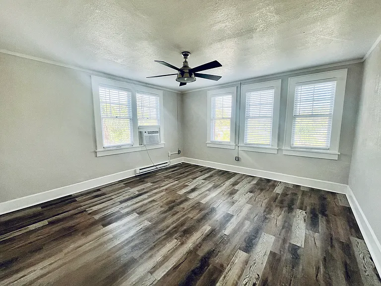 360 13th Ave NE — Photo 7