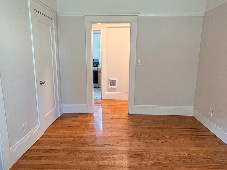 2325 McKinley Ave #15 — Photo 2