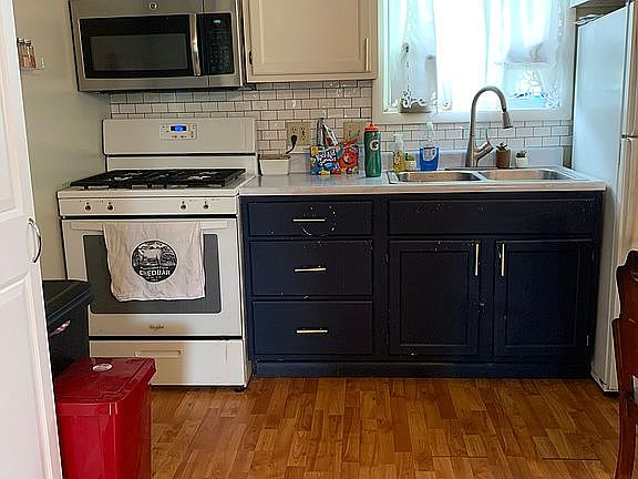 4th image of 700 Lake St