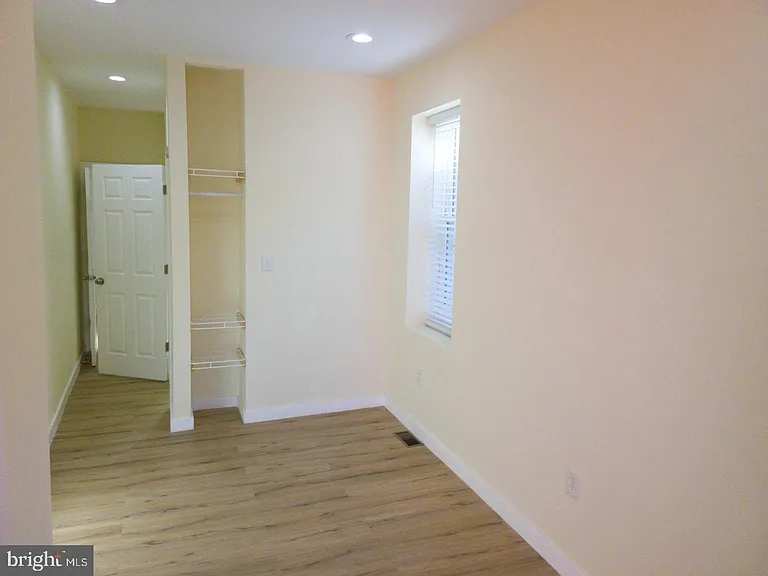 1558 N Randolph St — Photo 24
