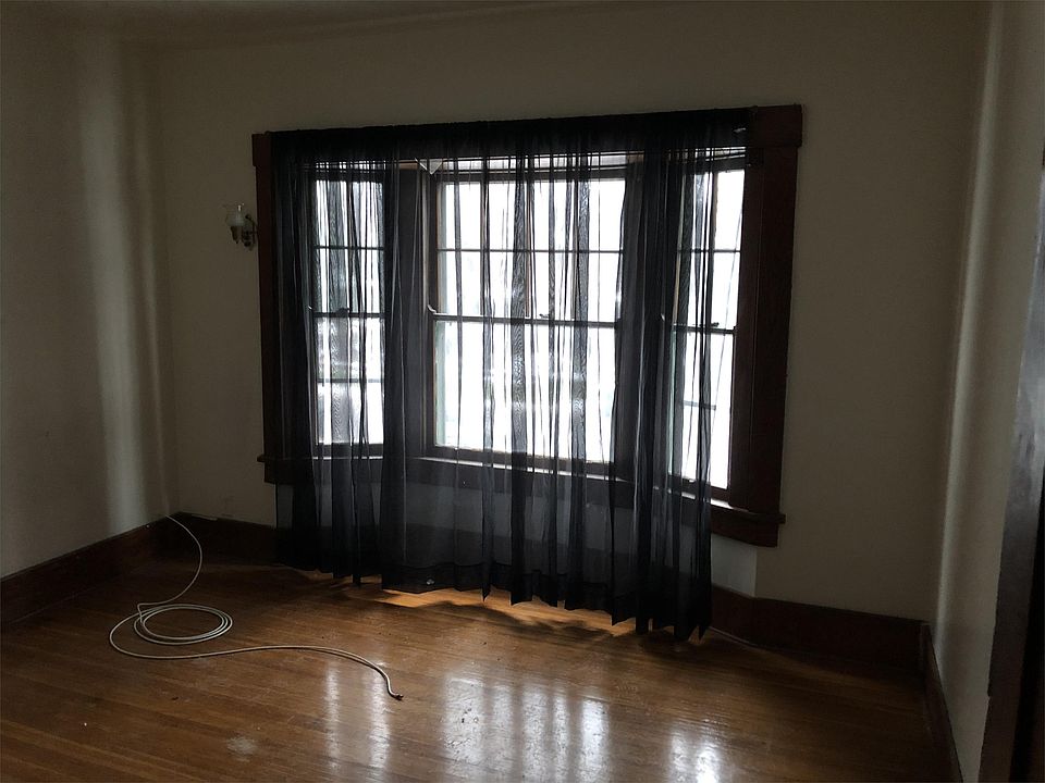 2nd image of 333 Lakeview Park
