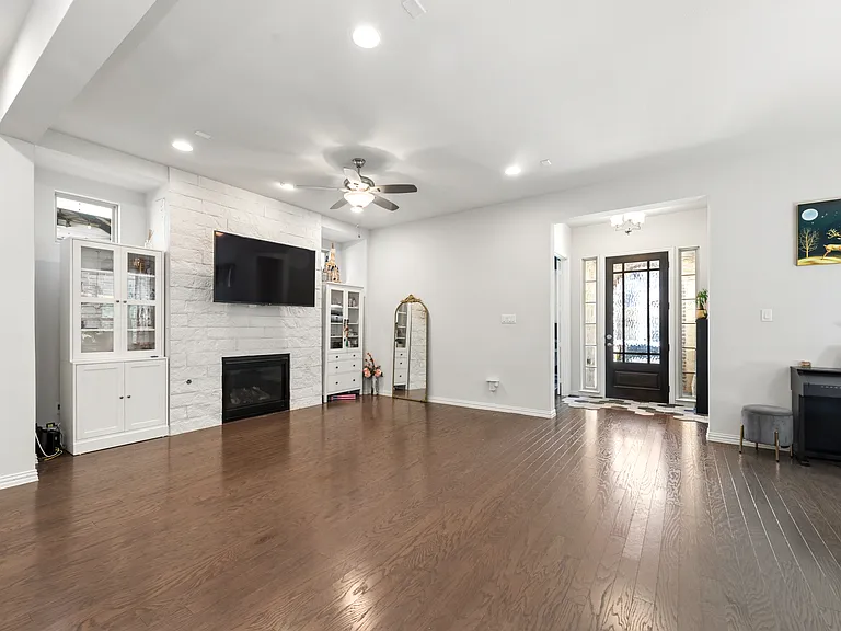 7108 Royal View Dr — Photo 31