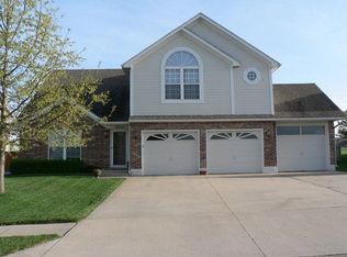 1005 SW Merryman Dr, Lees Summit, MO 64082
