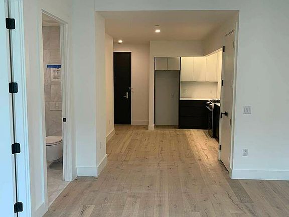 4th image of 859 Pacific St #606