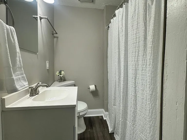 374 S Warren Ave — Photo 13