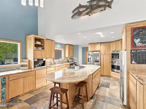 8670 Kushtaka Cir, Anchorage, AK 99504